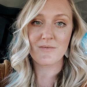 Meet your Posher, Elise